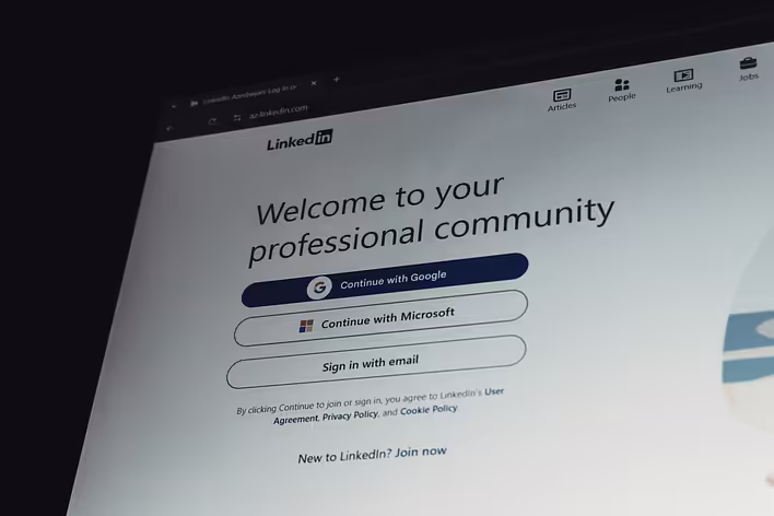 Beitrags-Cover: LinkedIn: Wie man eine Karriere von Grund auf aufbaut