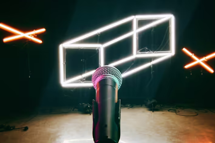 Okładka posta: Czym jest stand-up: odkrywamy wszystkie sekrety gatunku
