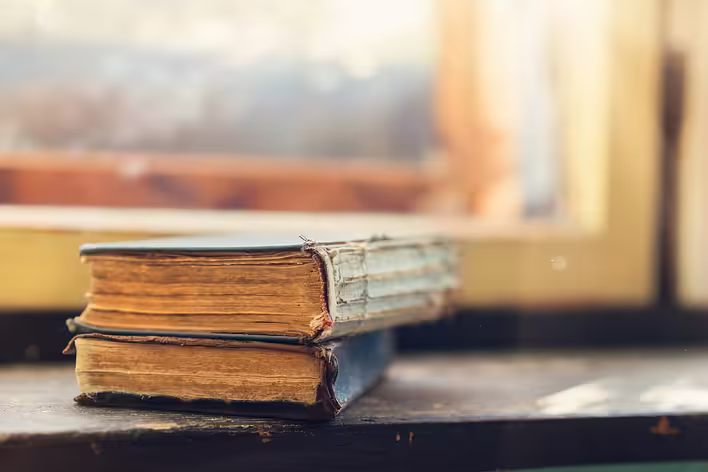 Аромат часу: чому старі книги так приємно пахнуть