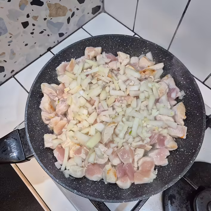 додаємо цибулю