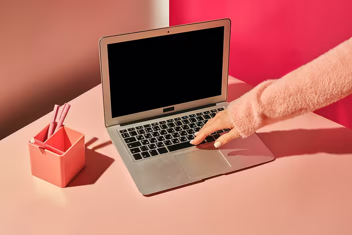 Обкладинка допису: Чи варто ремонтувати старий MacBook? Детальний розбір економічної доцільності
