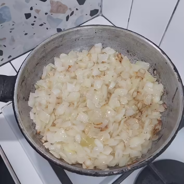 починає з'являтись золотавість