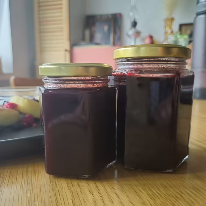Blackcurrant jam: personal cooking experience