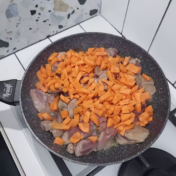 додаємо моркву