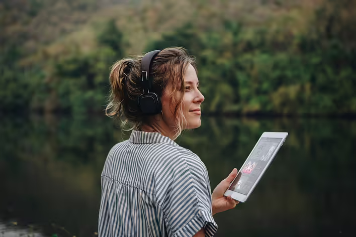 curated-lifestyle-P4Wz97SgQgA-unsplash.jpg