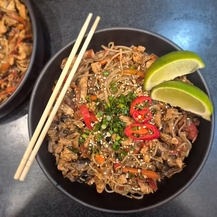 Обкладинка допису: Рисова локшина з овочами та куркою: покроковий рецепт з фото