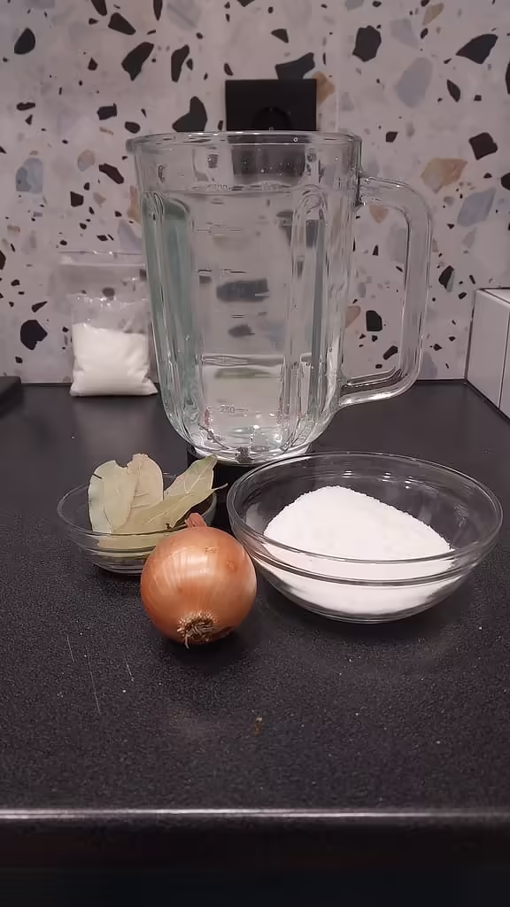 спеції, сіль та вода