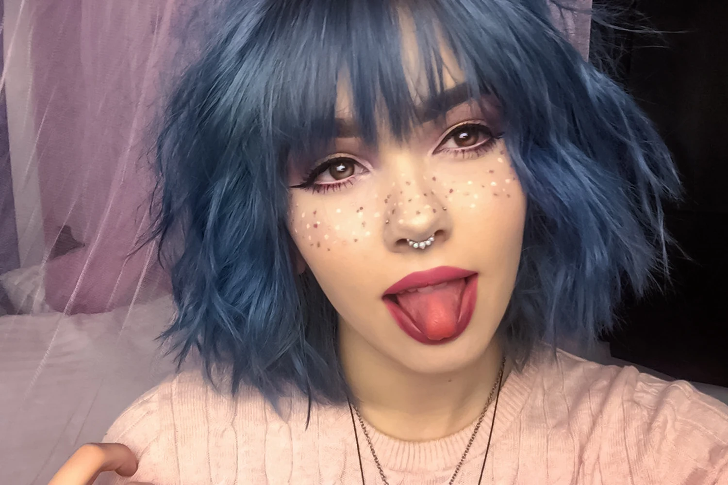 e-girl-style-trend-dissection-by-liz-breygel-january-girl-blogger-2.webp