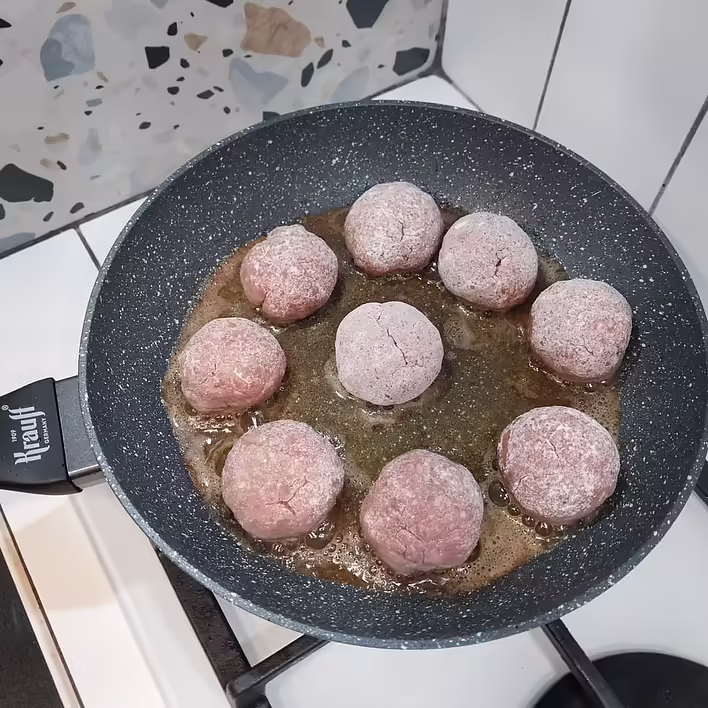 викладаємо на пательню