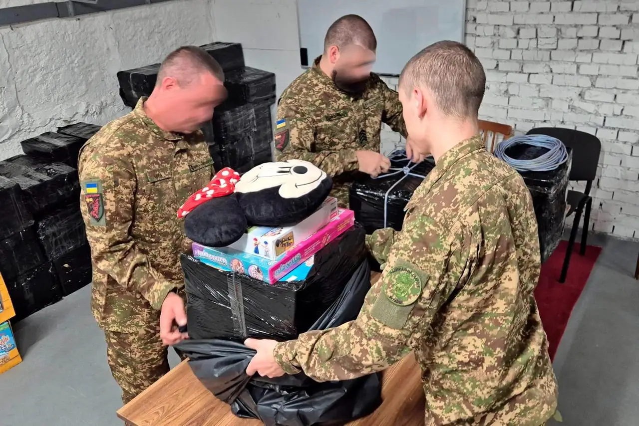 Іван Вигівський: Гвардійці за допомогою дронів доставили до Олешок дитяче харчування й іграшки