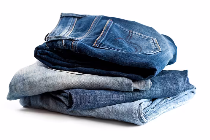 Beitrags-Cover: Von Arbeitskleidung bis zur Klassik: Eine kurze Geschichte der Jeans und wie man seine Passform auswählt