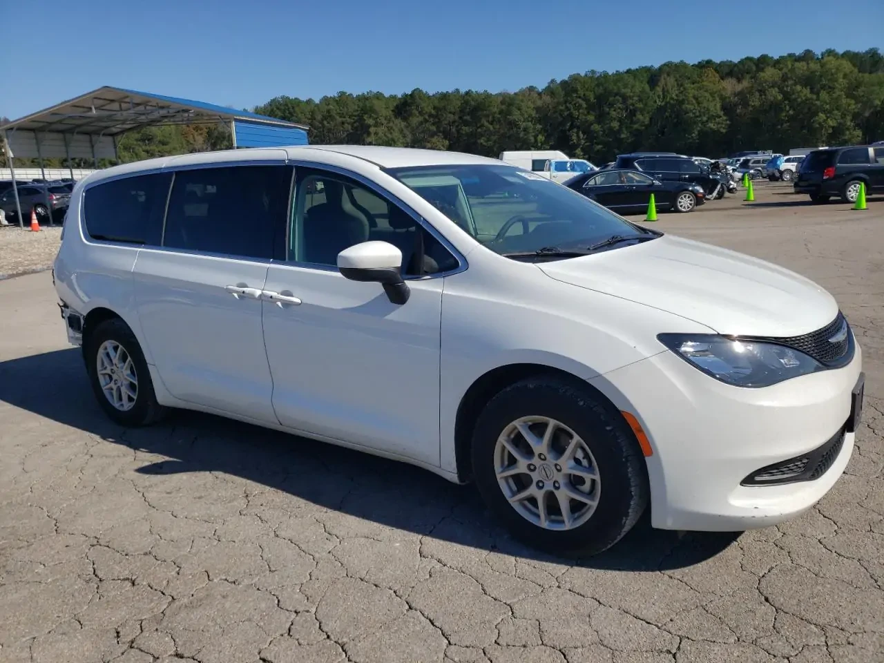 Chrysler Voyager з Америки: огляд мінівена та ціна «під ключ»