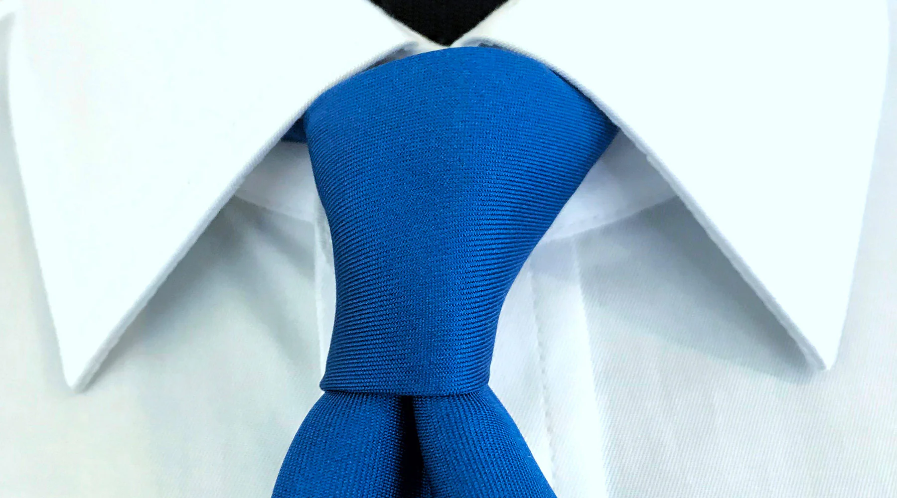 Upclose-Photo-of-Four-in-Hand-Knot.webp