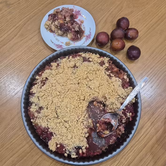 Plum crumble: quick step-by-step recipe with photos